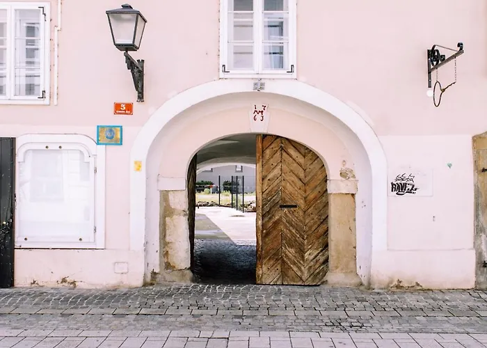 Апартаменты Cozy Flat In Center